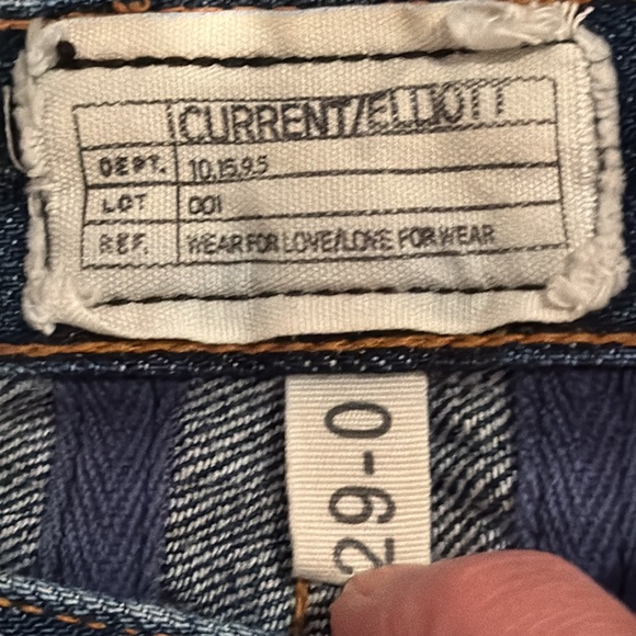 Current Elliott NWOT distressed boyfriend cut off jean shorts - Picture 5 of 10